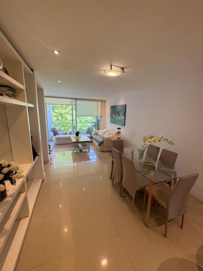 VENTA- Departamento 3 ambientes con 3 cocheras en zona Guemes