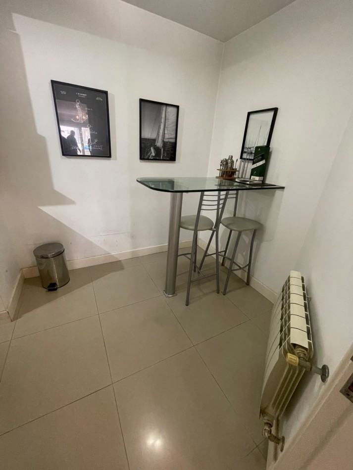 En alquiler - Excelente 2 Ambientes al Frente con Cochera Cubierta, en La Perla | Amenities y Cochera de Cortesia
