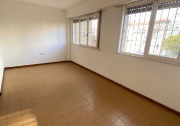 ALQUILER 24 MESES- DEPARTAMENTO DOS AMBIENTES A LA CALLE.