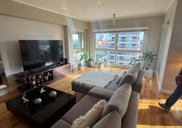 Venta- Piso cuatro ambientes en edificio Magna. 