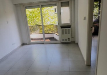 Alquiler 12 meses - Depto. 2 ambientes con balcon a la calle