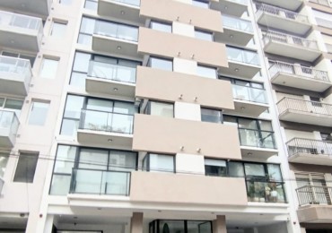 Venta - Semipiso amoblado de 3 ambientes con balcon y baulera.
