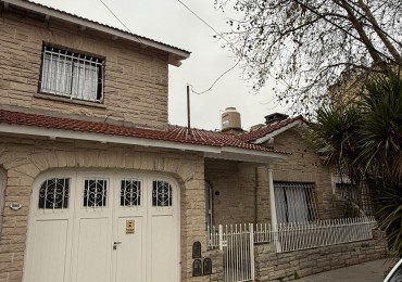 Venta - Chalet en PH amoblado 2 plantas con garage.