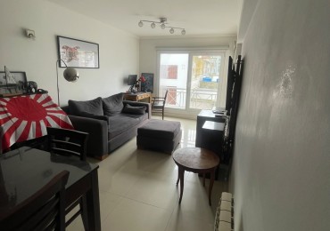En Venta - Excelente 2 Ambientes al Frente con Cochera Cubierta y Baulera en La Perla | Apto Credito